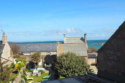 Barfleur Lovely Family Home close to the Harbour