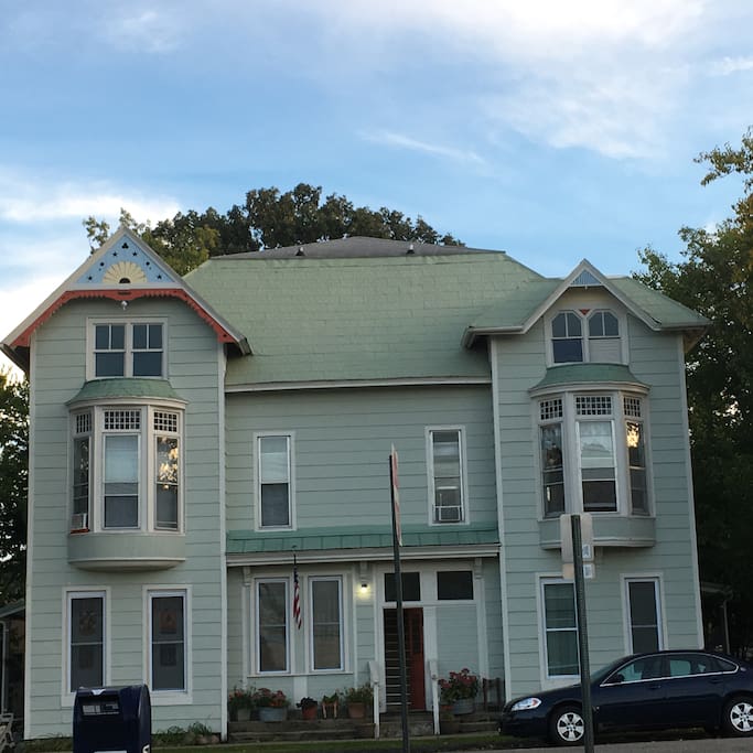 Listed on National Register of Historic Places. Super Hosted