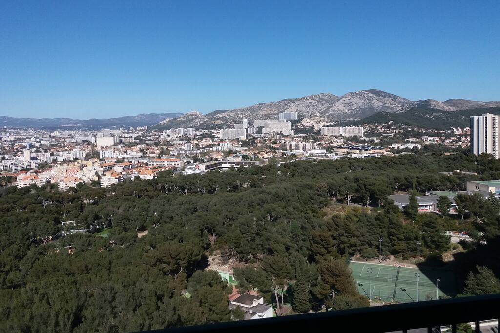 Vue collines depuis salon