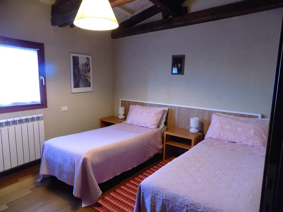twin bedroom