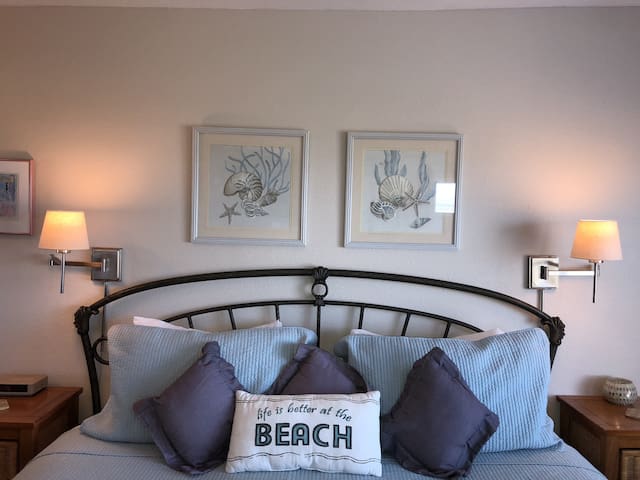 Oceanfront Studio on Prom! (206)