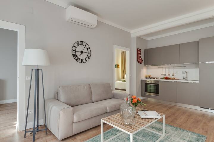 Orsanmichele Balcony; 2 Bedroom with views gallery image 3