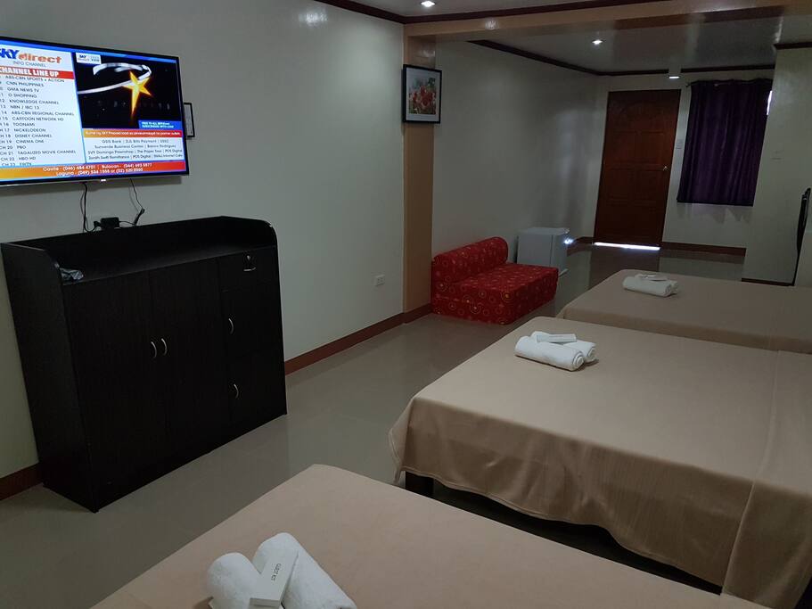 Bedroom w/ 42" catv