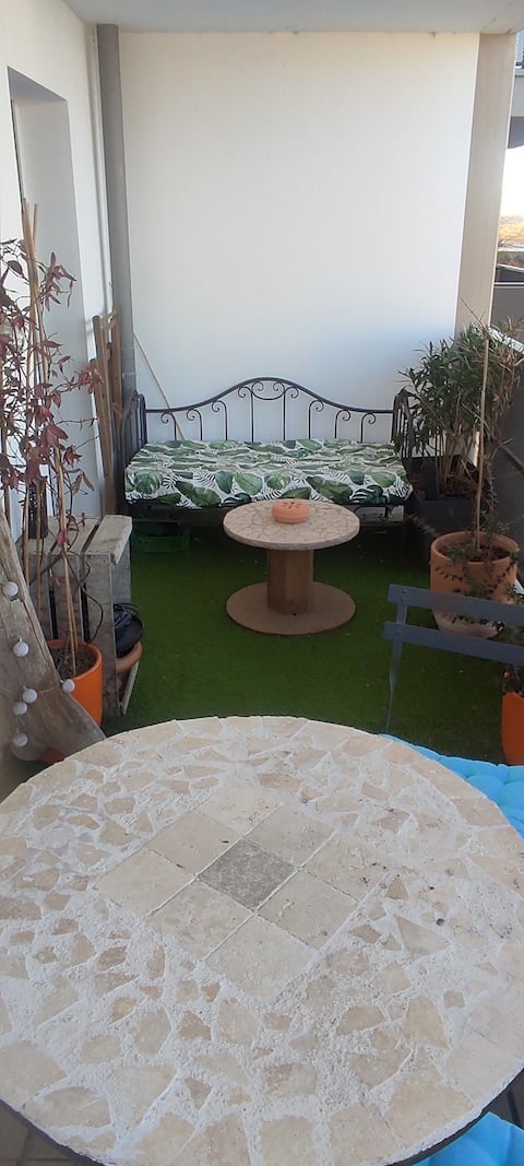 Comfortable room with kitchen and water point