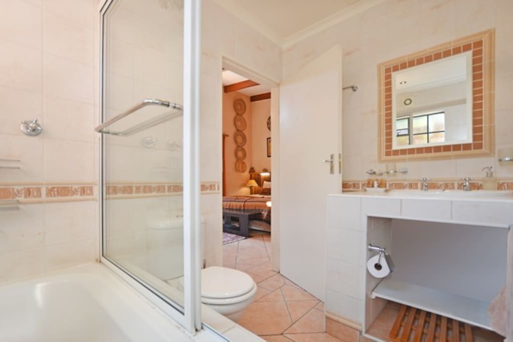 Room 3-Bathroom ensuite