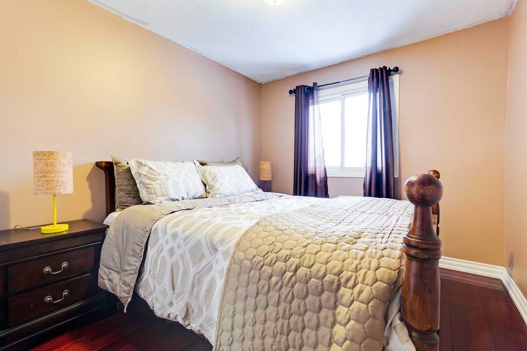 Bed Room 2 - Queen Size bed