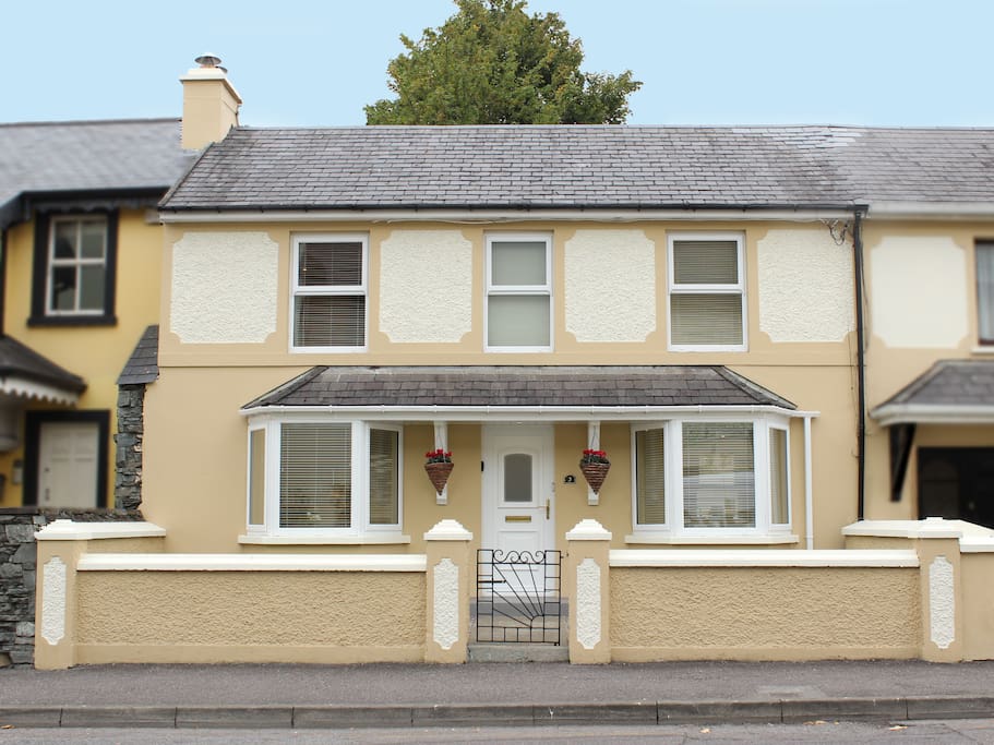 Max 2 min walk to Town Centre