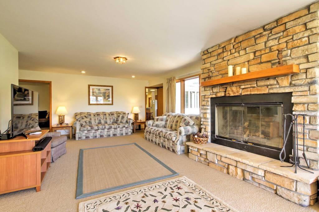 Cozy up by the fire on winter nights and catch a Packers game on the 55-inch flat-screen HD4K TV.