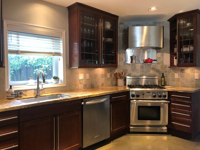 The Sunrise: Luxe Midcentury Modern Tropical Oasis gallery image 5