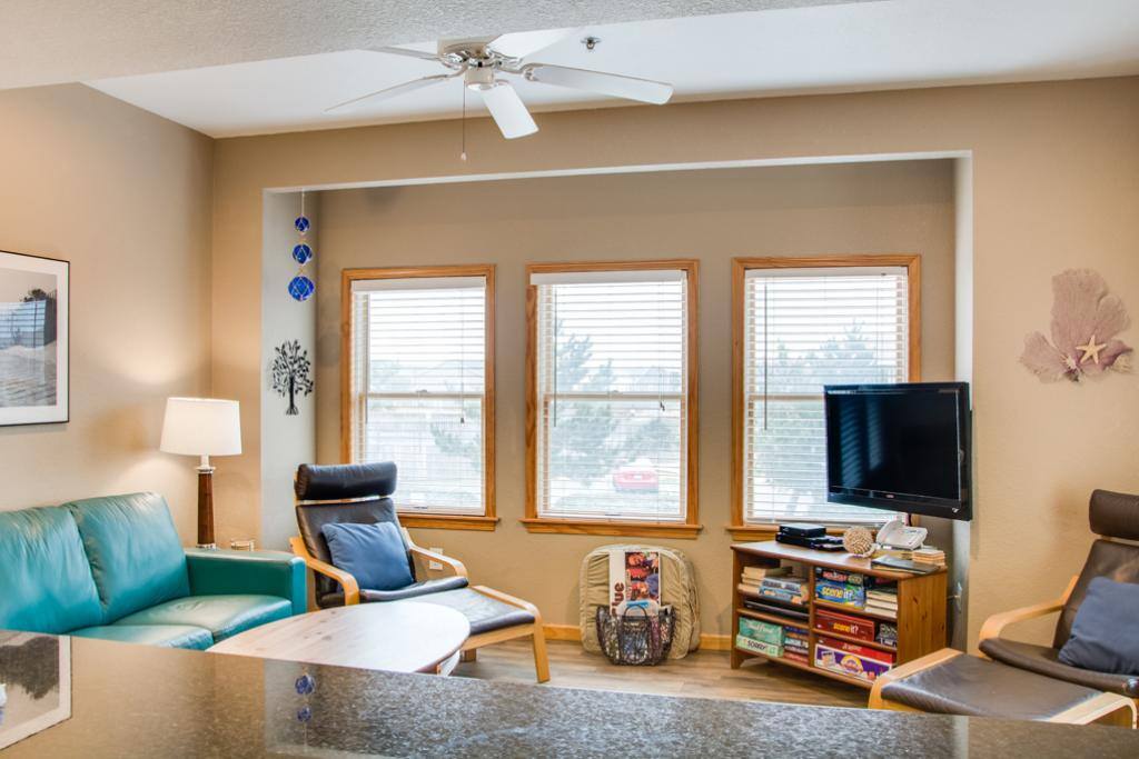 HR103: Salmon Shores | Living Area