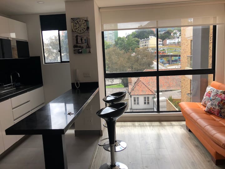 Private Single Studio Down Down - Bogotá