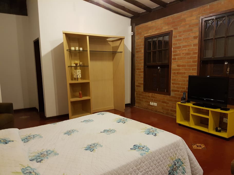Quarto aconchegante com Netflix