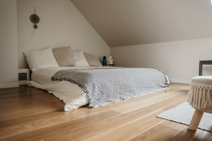 ห้อง "ซานตาโมนิกา" สำหรับ 2 คน
เตียงควีนไซส์ 1 หลัง 