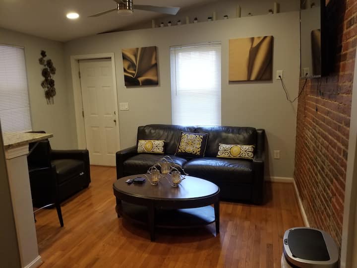 Cozy And Blocks From M&t Stadium/camden Yards - M&T Bank Stadium
