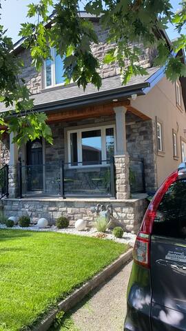 Lake Trails Toronto House gallery image 3