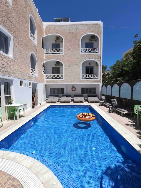 Maisonette 30 meters from Perissa Beach