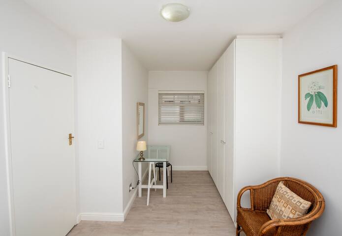 Stunning beachfront apartment gallery image 3