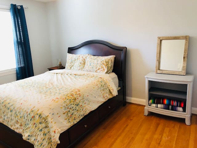 Private Room in Charming Towson Neighborhood