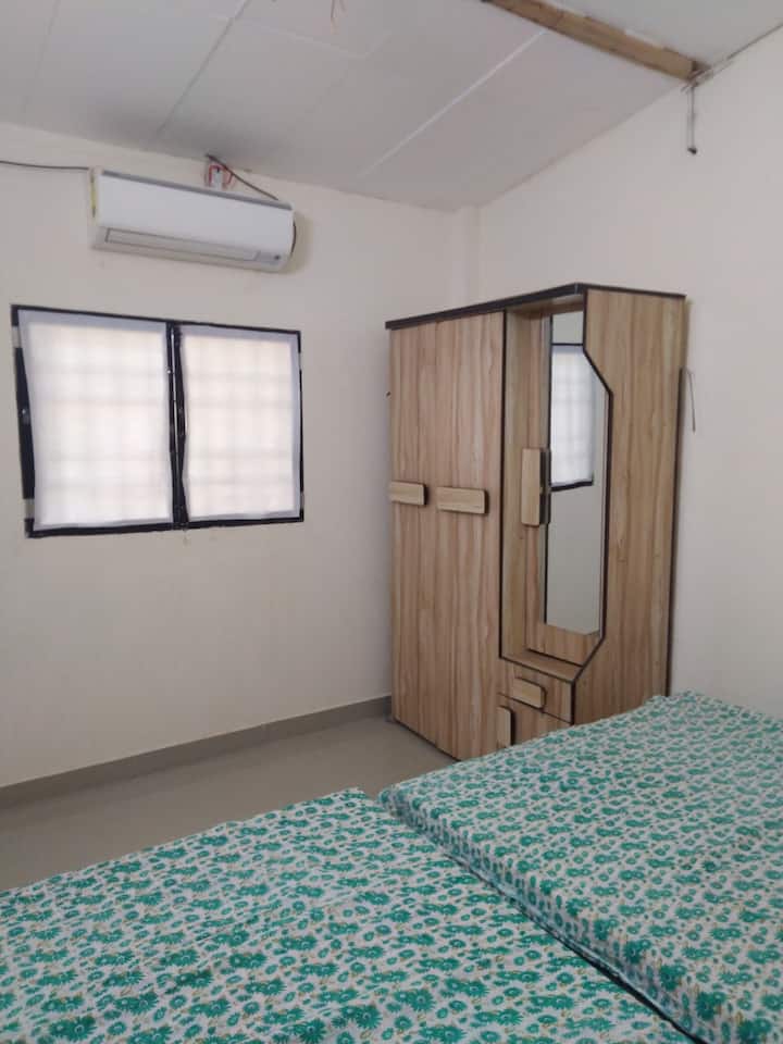 Chumba cha AC cha 10x12 katika Cottage ya 3BHK