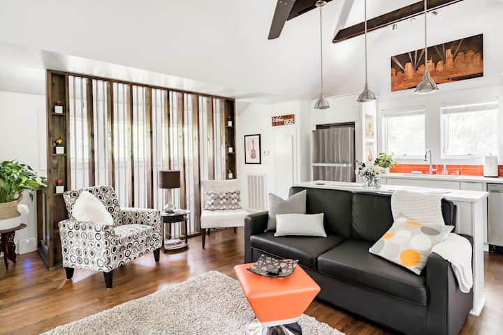 Walk To Trendy Shops From An Elegant Loft In East Nashville - Nashville, TN