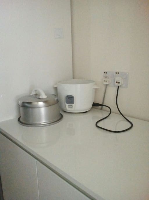 Rice cooker to cook rice.