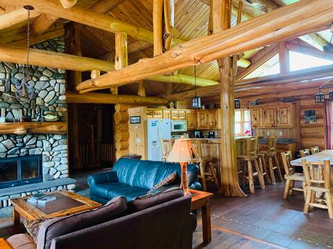 Big log cabin ice fish, sauna, fireplace, nightsky