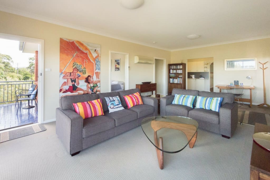 Spacious front living room with ocean views, balcony & TV with DVD + free Netflix