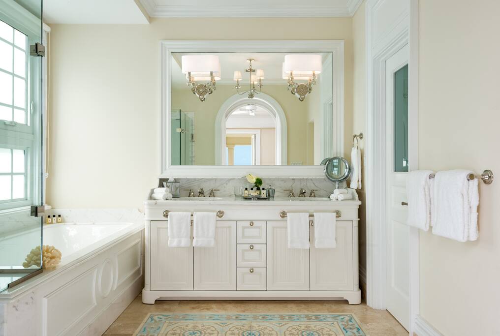 Bathroom on 1 bedroom, not junior suite. Contact me if interested