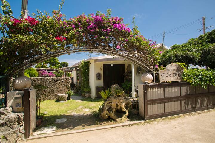 昔ながら温もり残る 沖縄の古民家 南国植物に囲まれたお庭でbbqもどうぞ Houses For Rent In Uruma Shi Okinawa Ken Japan 昔ながら温もり残る 沖縄の古民家 南国植物に囲まれたお庭でbbqもどうぞ Houses For Rent In Uruma Shi Okinawa Ken Japan