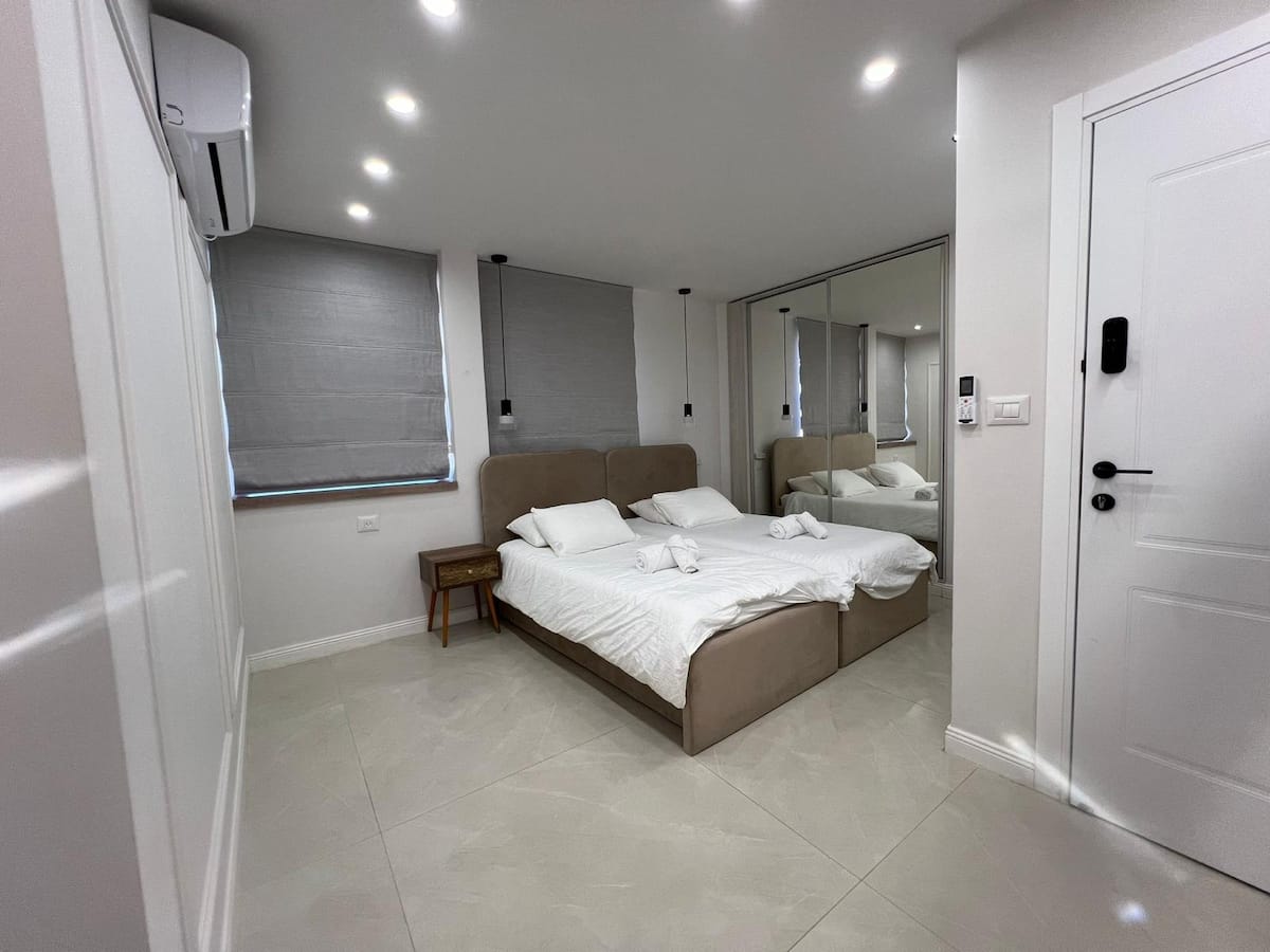 Karl Netter vacation studio