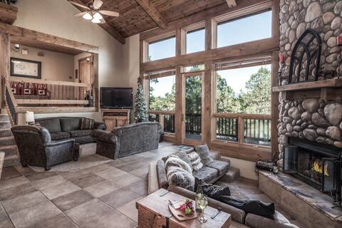 Mountain House- Sleeps 15 w/ Fireplace & Hot Tub