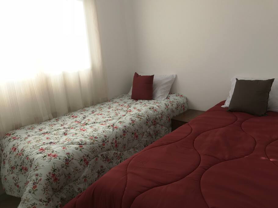 Quarto com 2 camas de solteiro