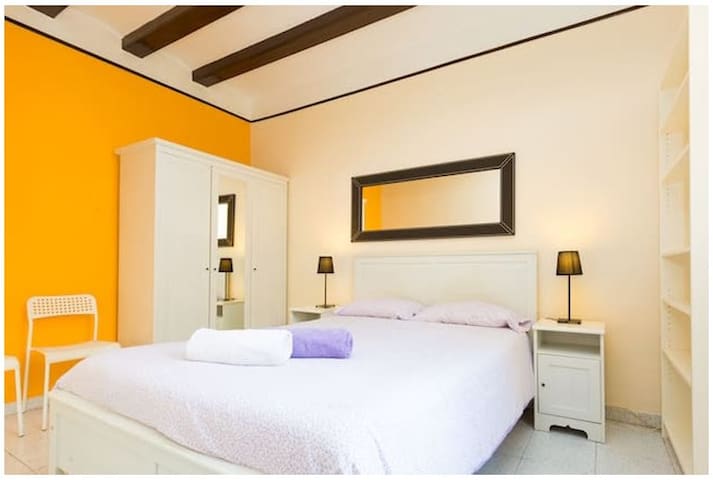 Apartment- Private livingroom-kitchen-bathroom