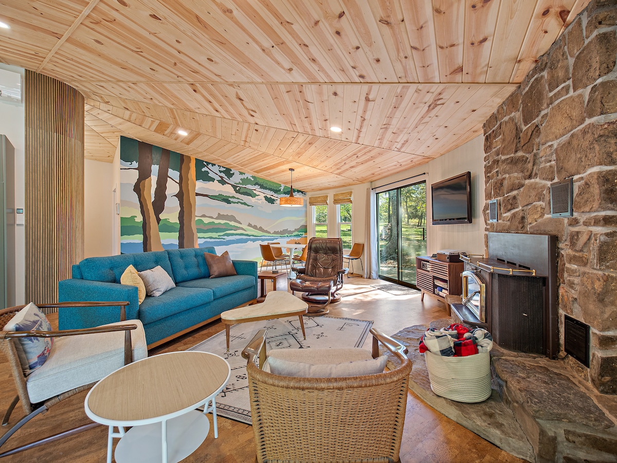 Everyone can settle in to watch the big game, or cozy up by the fire.  The comfy couch opens into a queen bed, if needed.

"Have you ever have been to a place and it just brought you peace? This was that for us...I didn't want to leave !!"