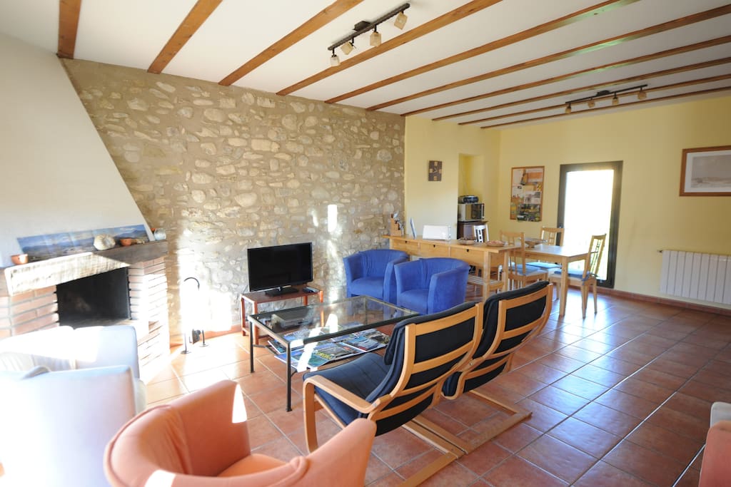 Sala de estar con chimenea