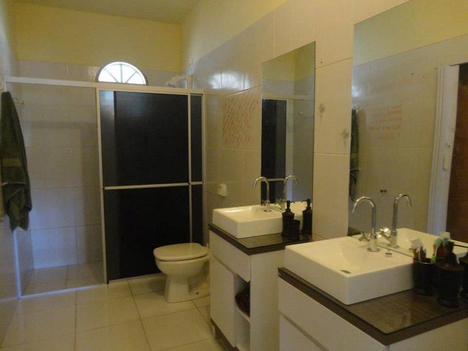 Banheiro quarto 8 pessoas