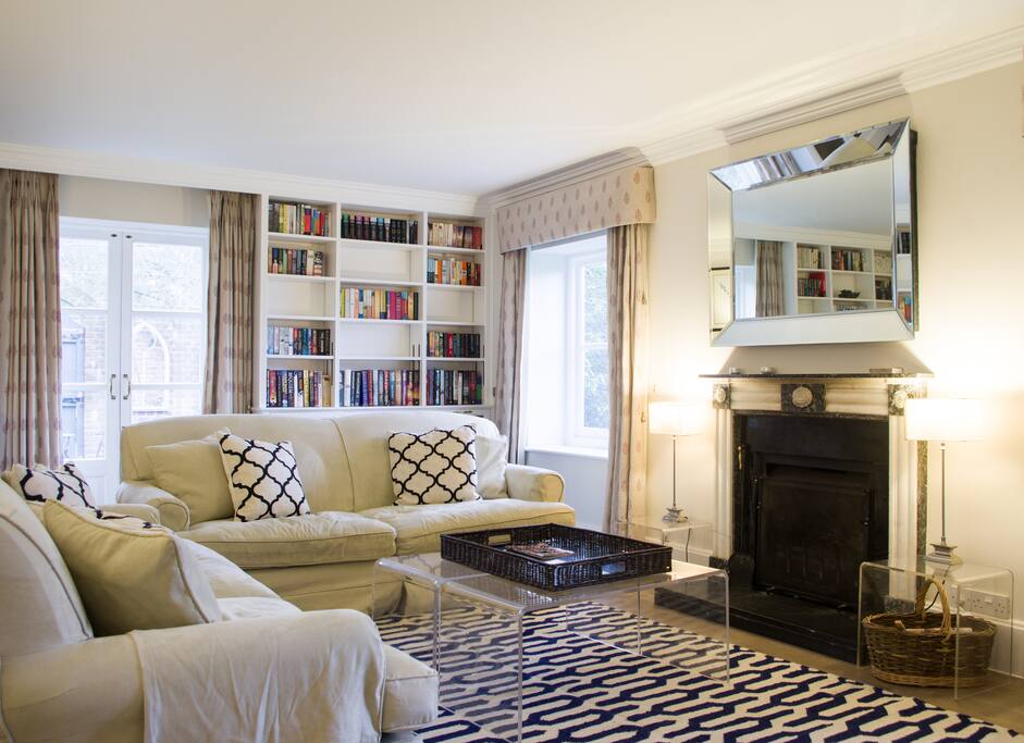 Lovely large Drawing Room