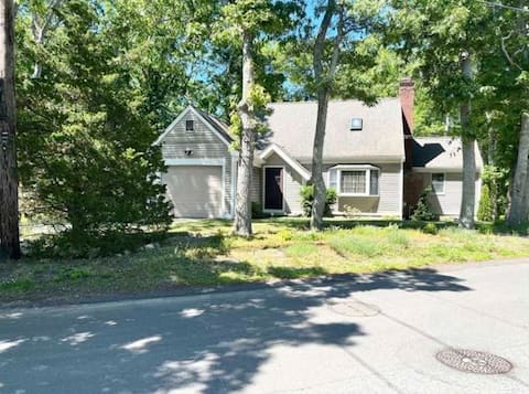 4 Bed/ 2 Bathroom - Near Hyannis Beaches and Town