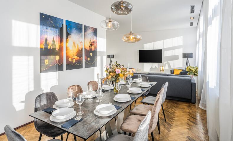 6BR 4,5bath Golden Old Town BBQ & Castle V!EWS gallery image 5