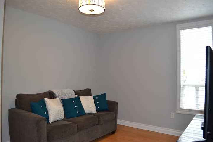 2 Blocks Walk To Fun! Clifton Hill Prime Location - Niagara Falls