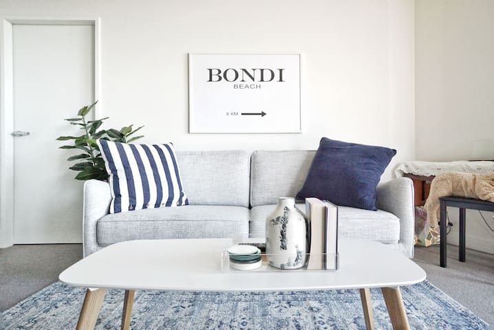 New & Airy Apartment Next To Green Square Station