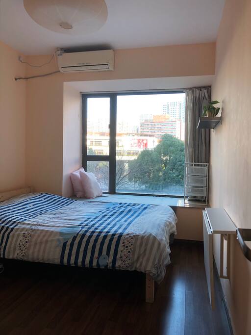 Double bed with bigger window