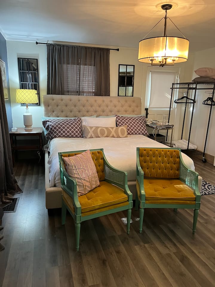 Get comfortable and get a great night sleep.
We have hotel quality sheet and bedding on this cal king bed.
We also provide phone charging ports.
Tissues, extra blankets, pillows,
Water carafe on bedside chart and books  to read.