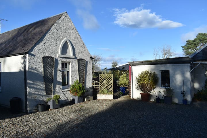 Kaimes Cottage, separate en-suite studio
