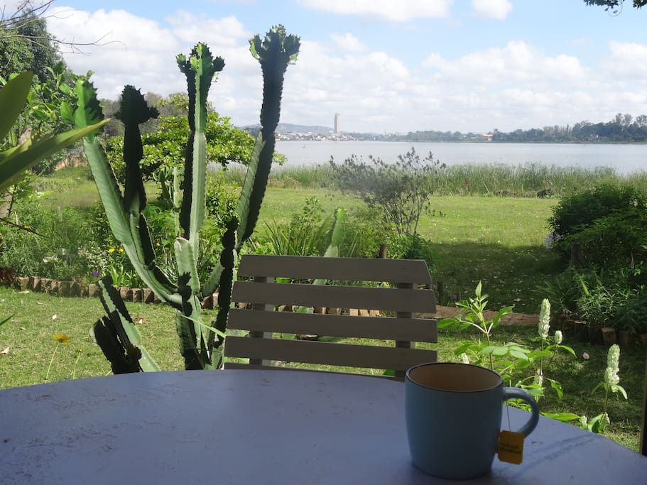 Breakfast tea on the terrace. Aaaaagh!