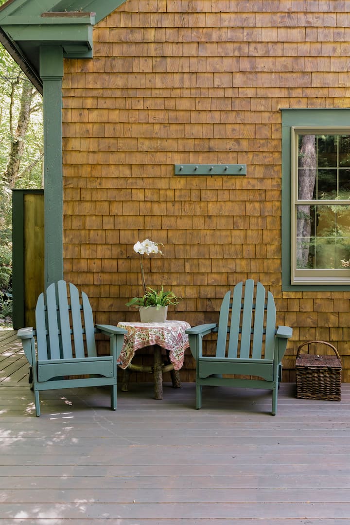 Adorable Stowe Cabin, with Hot Tub and Wood Stove Cabins for Rent in