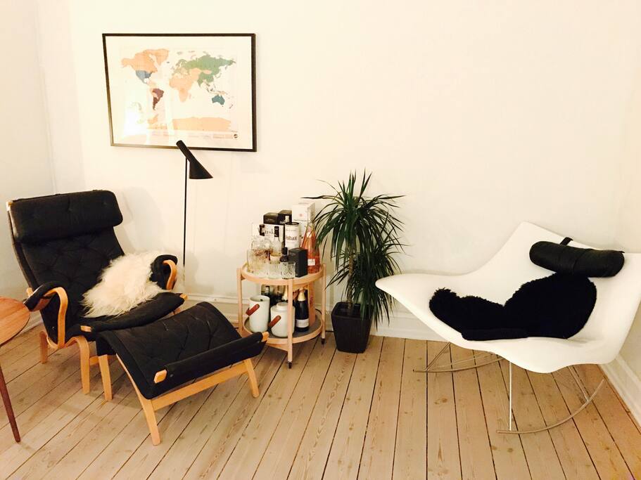 Two very comfortable lounge chairs to choose from :-)