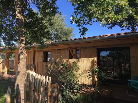 Annonce Airbnb populaire: Le Grand Banc Cabin à Arès