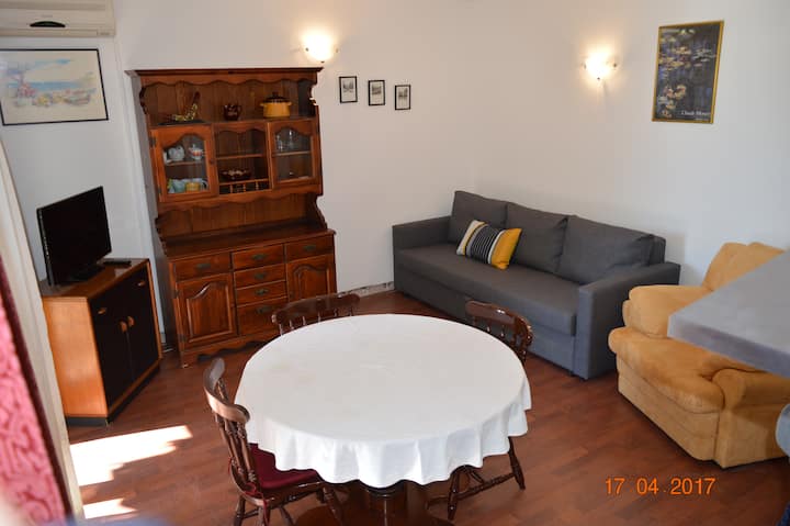 Მისაღები ოთახი