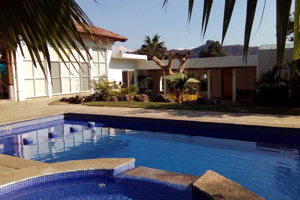 Alberca y Jacuzzi